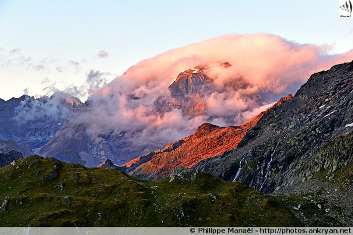 Soleil couchant sur la Grande Casse, col de la Valette, Pralognan-la-Vanoise (Savoie, France)