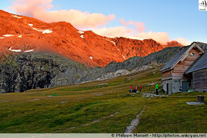 Soleil couchant sur le glacier des Sonnailles, col de la Valette, Pralognan-la-Vanoise (Savoie, France)