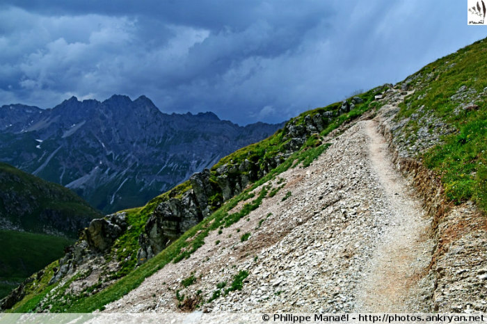 Sentier de montée au col de la Valette, Pralognan-la-Vanoise (Savoie, France)