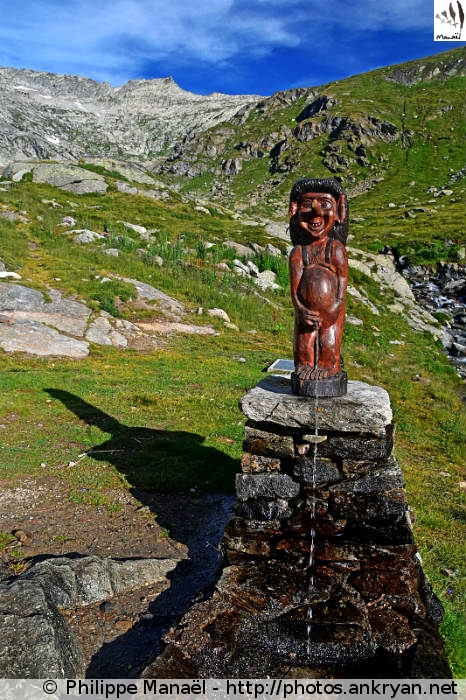 Fontaine du refuge du Fond d'Aussois (Vanoise, Savoie, France)