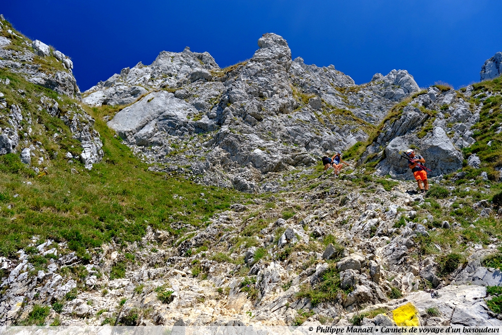 Sentier avec chaînes, Dent d'Oche (Alpes, Haute-Savoie, France)